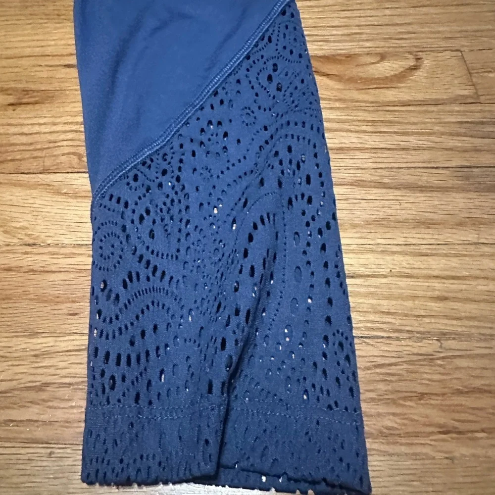 PINK Victoria's Secret Navy Leggings - Picture 2 of 3